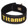 Titanus fitness opasek s pákovou přezkou určený pro fixaci zadních a břišních svalů při těžším tréninku.
