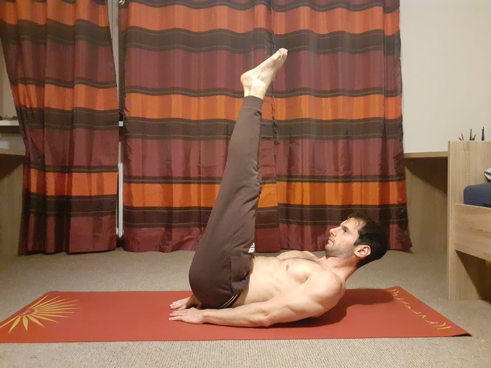 Cviky na břicho – zvedání nohou